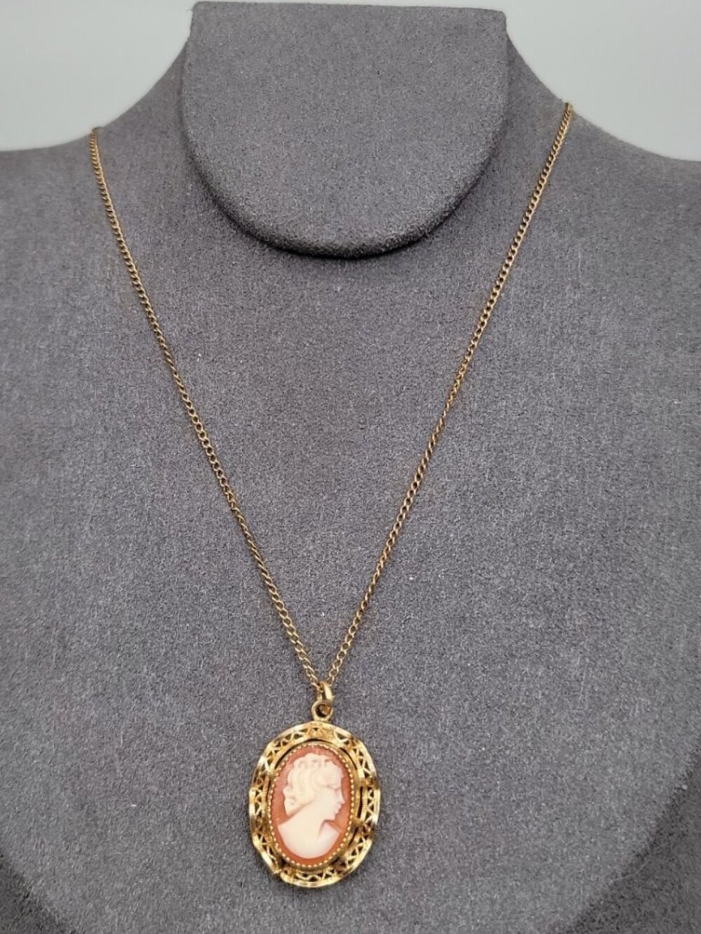 Vintage Van Dell 12kgf Cameo Pendant Necklace Ruffled Open Metalwork Frame 16" - Picture 7 of 13